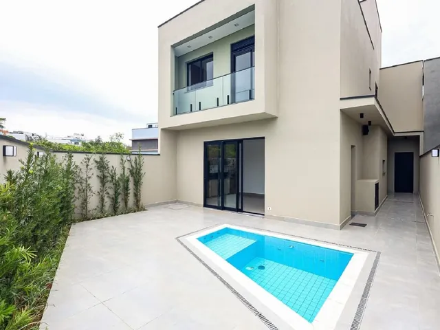 Imagem: A casa possui 3 Dormitórios, 3 Suítes, 4 Banheiros, 6