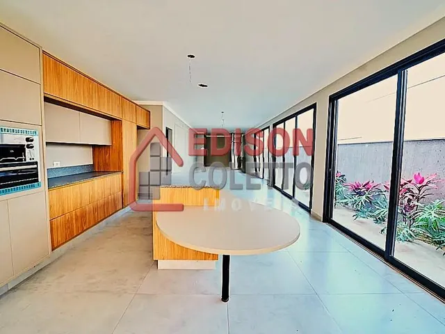 Imagem: Casa Nova À Venda, 3 Suites, Elevador