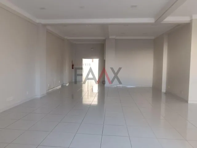 Imagem 4: Sala Comercial Ampla com 211M² e Acessibilidade para Locação no Centro