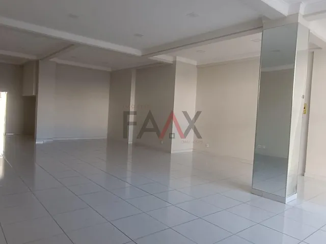 Imagem 5: Sala Comercial Ampla com 211M² e Acessibilidade para Locação no Centro