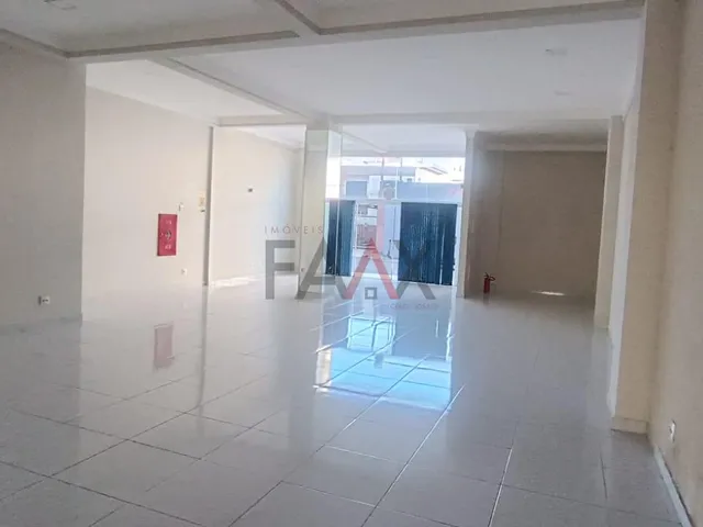 Imagem 6: Sala Comercial Ampla com 211M² e Acessibilidade para Locação no Centro