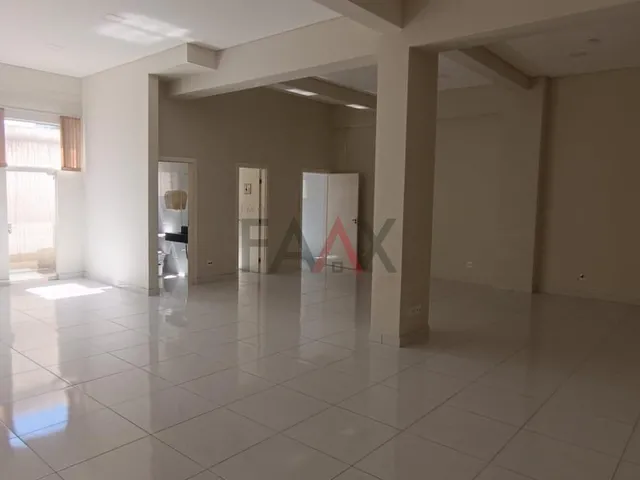 Imagem 7: Sala Comercial Ampla com 211M² e Acessibilidade para Locação no Centro