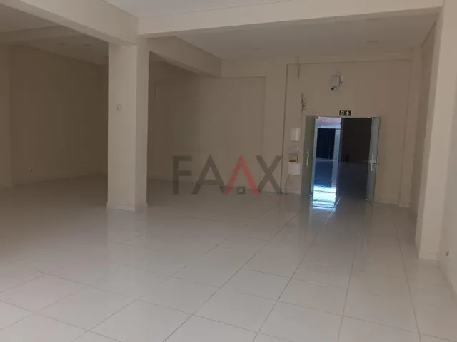 Imagem 8: Sala Comercial Ampla com 211M² e Acessibilidade para Locação no Centro