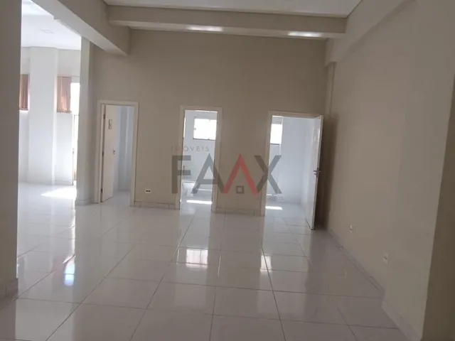 Imagem 10: Sala Comercial Ampla com 211M² e Acessibilidade para Locação no Centro