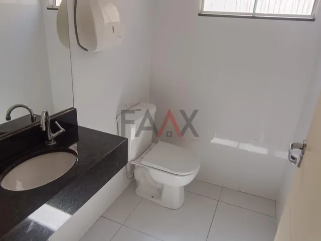 Imagem 11: Sala Comercial Ampla com 211M² e Acessibilidade para Locação no Centro