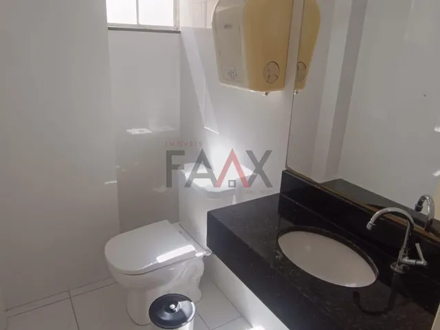 Imagem 12: Sala Comercial Ampla com 211M² e Acessibilidade para Locação no Centro