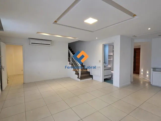 Imagem 11: Cobertura Dúplex 210M² para Locação em santa Rosa, Niterói - Luxo e Conforto com Piscina e 2 Vagas