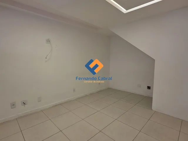 Imagem 9: Cobertura Dúplex 210M² para Locação em santa Rosa, Niterói - Luxo e Conforto com Piscina e 2 Vagas