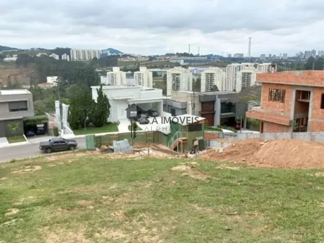 Imagem: O terreno possui 711m² de Área Privada e está localizado