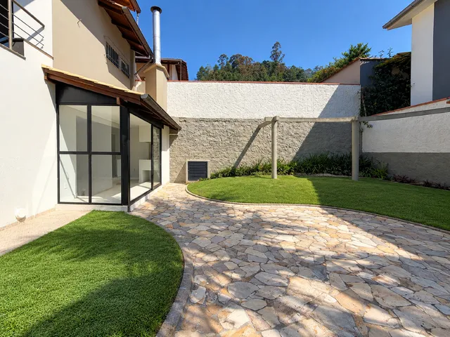 Imagem 2: Casa À Venda em Vila Nova, Jaraguá do Sul - 3 Quartos, 2 Suítes, 2 Vagas, Frente, Acabamento em Porcelanato/Cerâmica