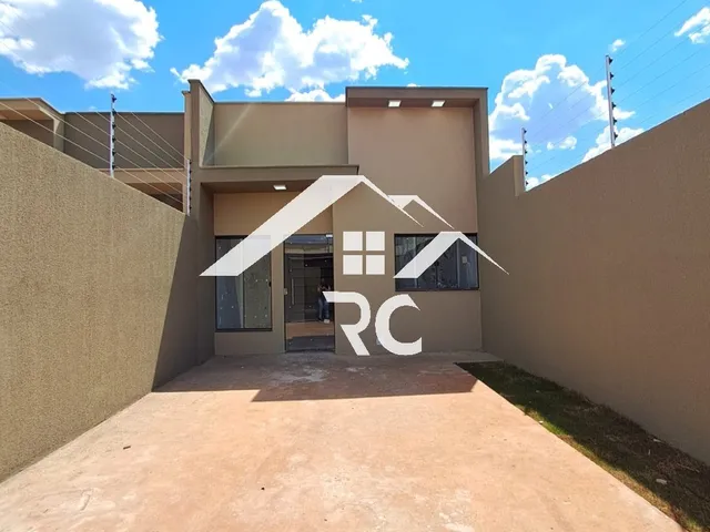 Imagem: A casa possui 3 Dormitórios, 1 Suíte e está localizado