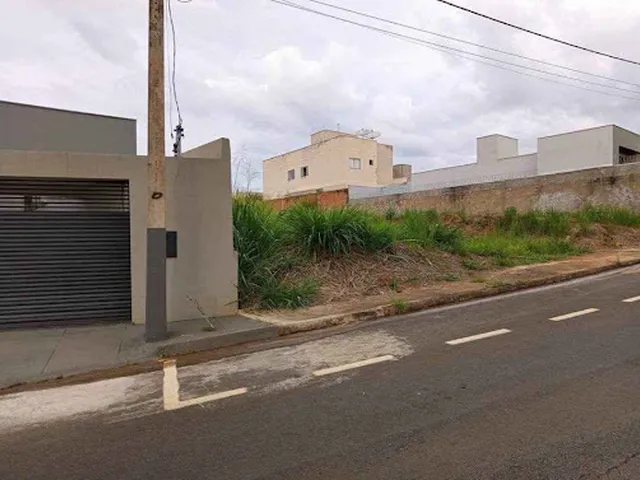 Imagem 2: Terreno À Venda, 300 M² por R$ 200.000,00 - Campos Elíseos - Patos de Minas/Mg