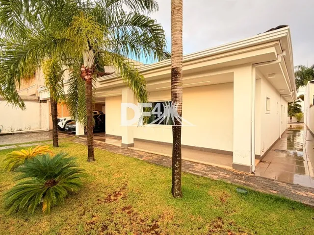 Imagem: Casa de Alto Padrão com 4 Suítes na Rua