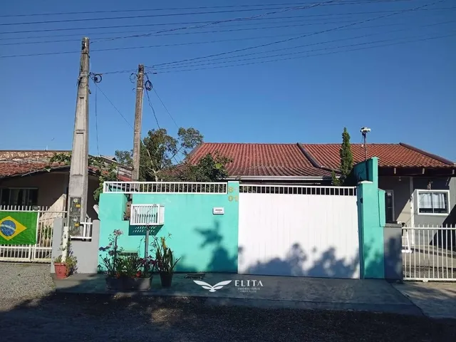 Imagem: A casa possui 2 Dormitórios, 2 Banheiros, 1 Vaga na