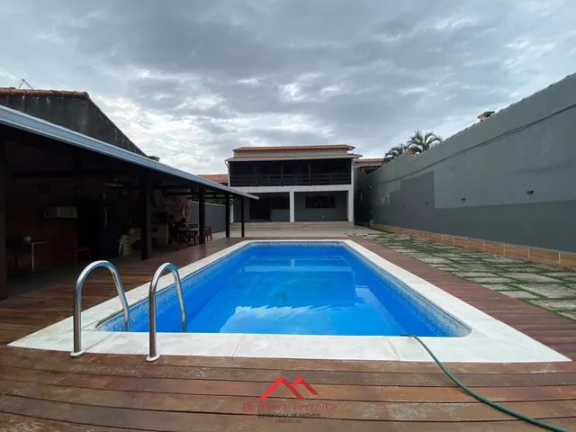 Imagem: Casa Duplex com Piscina À Venda em Itaipuaçu