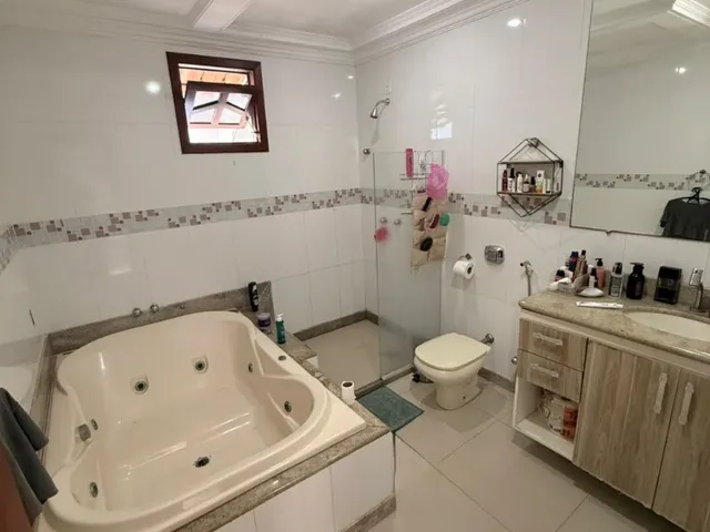 Imagem 4: Maravilhosa Casa para Locação em Guarapari-Es, Itapebussu: 3 Quartos, 3 Suítes, Área Gourmet, Piscina, Sauna e Mais!