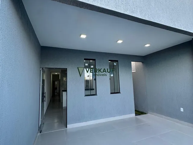 Imagem: A casa possui 3 Dormitórios, 1 Suíte, 2 Banheiros, 2