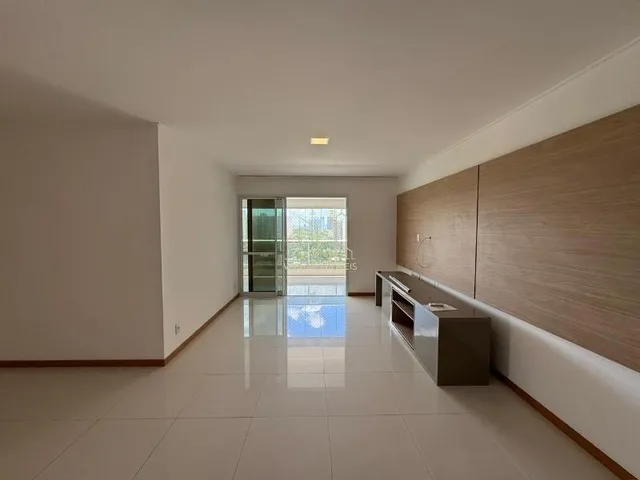 Imagem 8: Apartamento À Venda em Pituaçu com 4 Quartos 2 Suítes 2 Salas 3 Banheiros e 140,00 M²