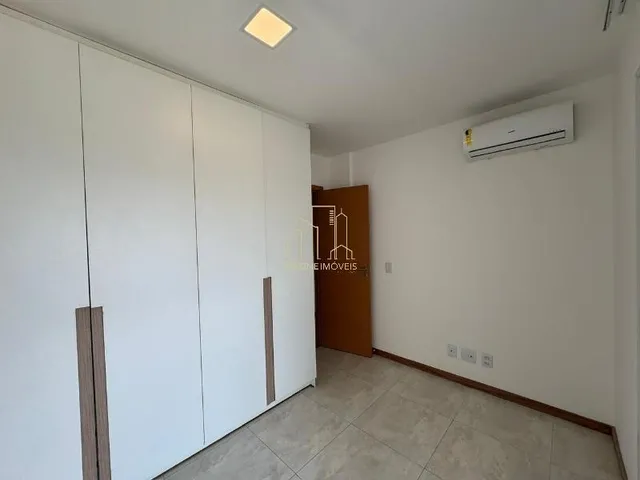 Imagem 11: Apartamento À Venda em Pituaçu com 4 Quartos 2 Suítes 2 Salas 3 Banheiros e 140,00 M²