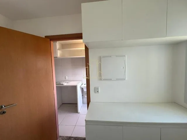 Imagem 7: Apartamento À Venda em Pituaçu com 4 Quartos 2 Suítes 2 Salas 3 Banheiros e 140,00 M²