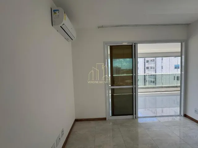 Imagem 2: Apartamento À Venda em Pituaçu com 4 Quartos 2 Suítes 2 Salas 3 Banheiros e 140,00 M²