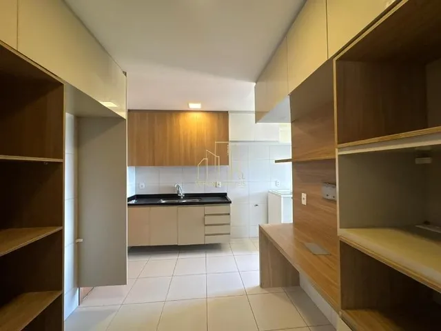 Imagem 6: Apartamento À Venda em Pituaçu com 4 Quartos 2 Suítes 2 Salas 3 Banheiros e 140,00 M²