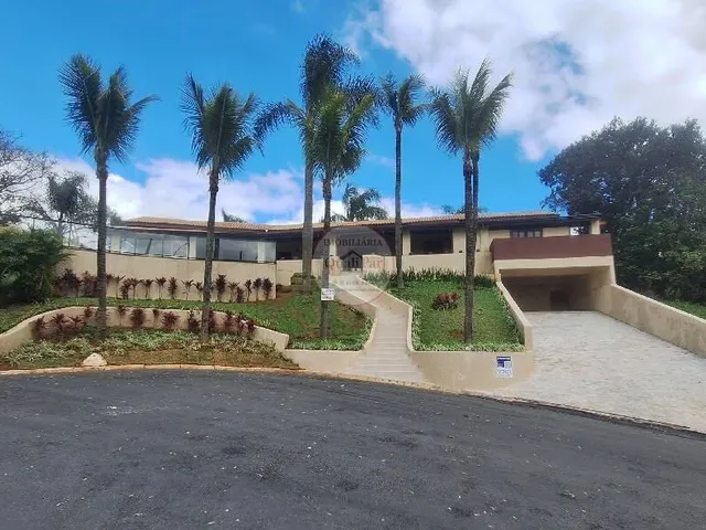 Imagem: A casa possui 4 Dormitórios, 2 Suítes, 2 Banheiros, 4