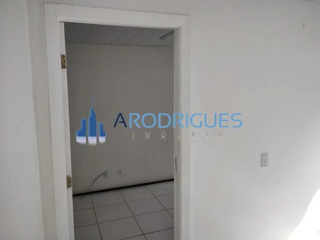 Imagem 12: Excelente Ponto Comercial para Locação em Salvador-Ba, Bairro Pernambués: 2 Salas, 3 Banheiros, 6 Vagas de Garagem!