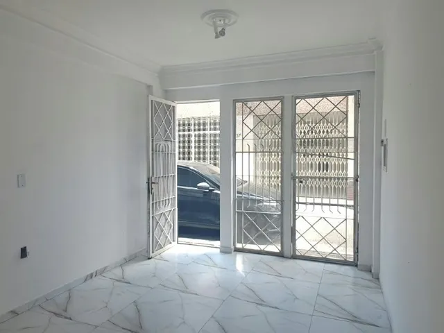 Imagem: Casa Reformada com 2 Quartos, Suíte e Garagem
