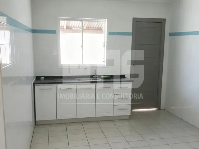 Imagem: A casa possui 3 Dormitórios, 1 Suíte, 1 Banheiro, 1 Vaga