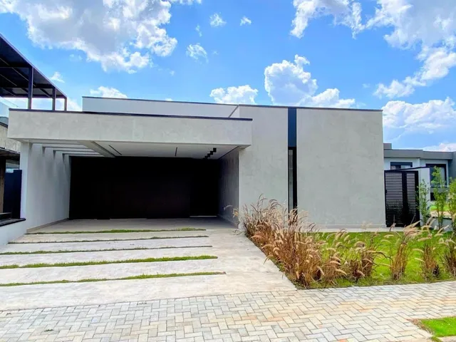 Imagem: A casa possui 3 Dormitórios, 3 Suítes, 1 Banheiro, 3