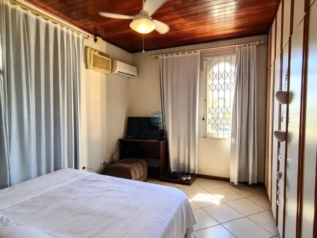 Imagem 14: Alugo Casa com Vista para o Mar, com 05 Quartos, em Amplo Terreno de 1850M² no Saco dos Limões, Florianópolis