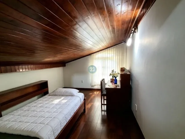 Imagem 15: Alugo Casa com Vista para o Mar, com 05 Quartos, em Amplo Terreno de 1850M² no Saco dos Limões, Florianópolis