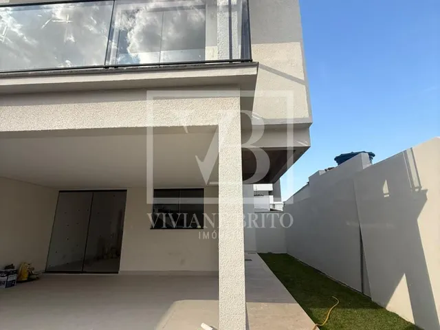 Imagem: Casa Geminada Disponível para Venda- Bairro