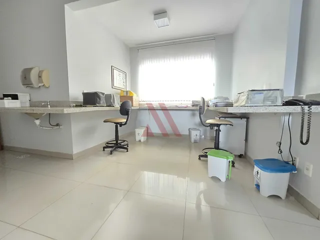 Imagem 2: Setor Central Imóvel Comercial Todo Reformado com Excelente Localização Disponível para Venda