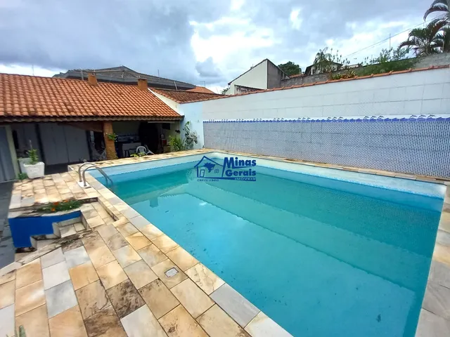 Imagem: Casa com Piscina e 03 Vagas de Garagem no