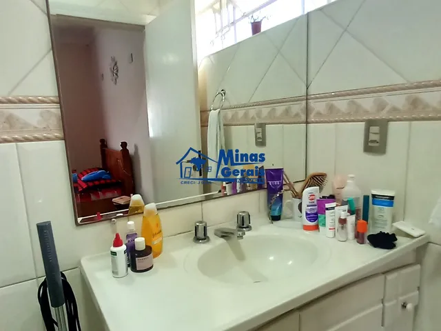 Imagem 2: Casa com Piscina e 03 Vagas de Garagem no Centro de Jacareí