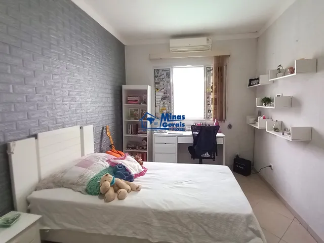 Imagem 6: Casa com Piscina e 03 Vagas de Garagem no Centro de Jacareí