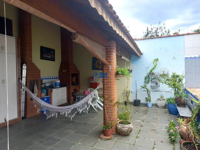 Imagem 7: Casa com Piscina e 03 Vagas de Garagem no Centro de Jacareí