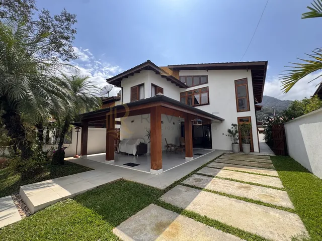 Imagem: Casa de Alto Padrão À Venda em Condomínio