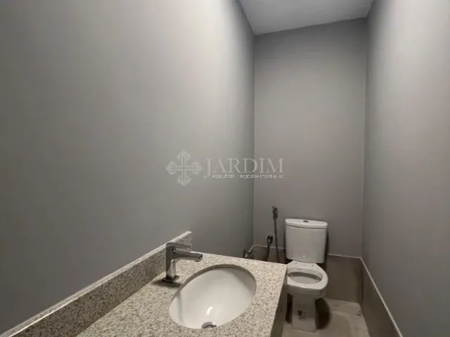 Imagem 5: Casa Comercial Loja com 4 banheiros