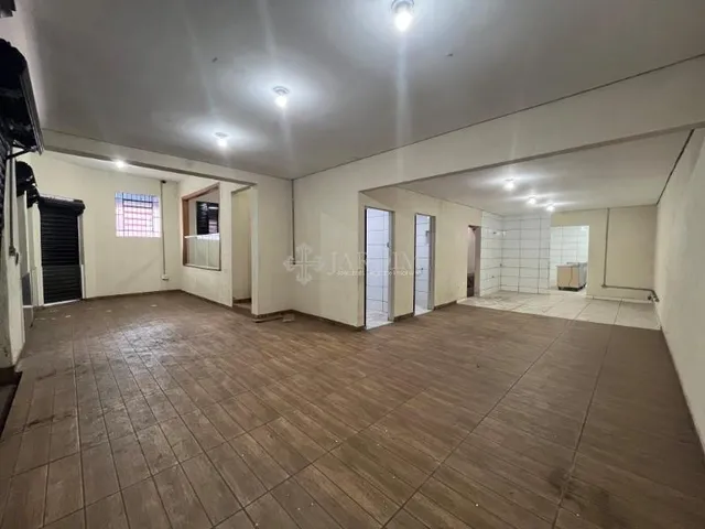 Imagem 5: Casa Comercial Loja com 4 banheiros