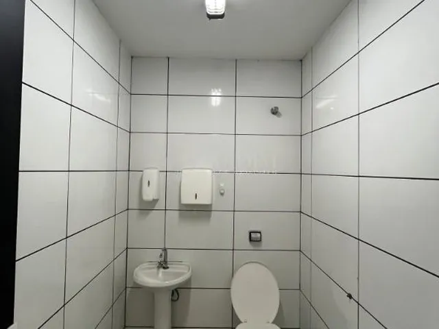 Imagem 11: Casa Comercial Loja com 4 banheiros