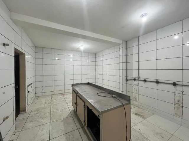 Imagem 13: Casa Comercial Loja com 4 banheiros