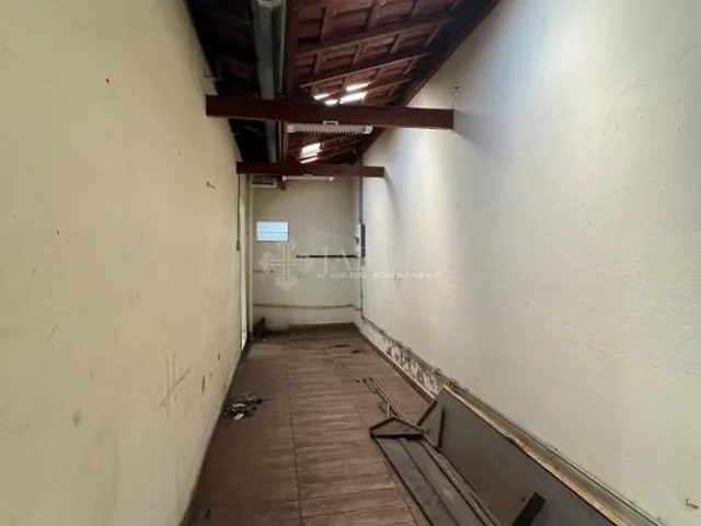 Imagem 2: Casa Comercial Loja com 4 banheiros