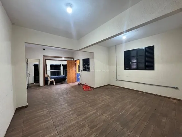 Imagem 6: Casa Comercial Loja com 4 banheiros
