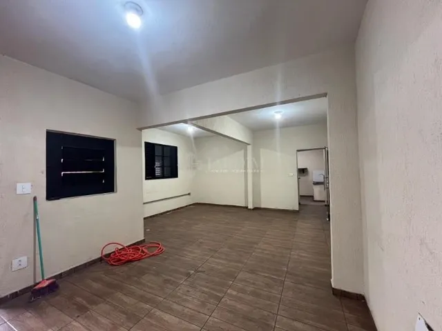 Imagem 7: Casa Comercial Loja com 4 banheiros
