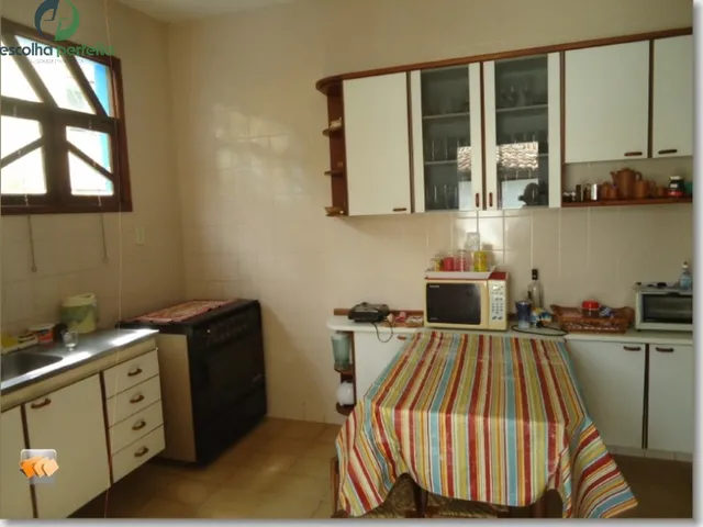 Imagem 7: Casa 6 Quartos com Piscina e Garagem para 8 Carros em Itapuã