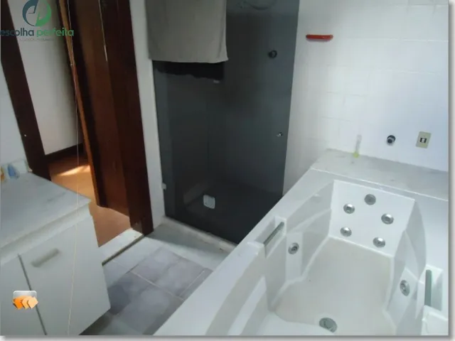 Imagem 8: Casa 6 Quartos com Piscina e Garagem para 8 Carros em Itapuã