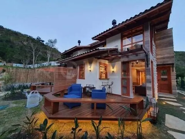 Imagem: A casa possui 3 Dormitórios, 3 Suítes, 4 Banheiros, 1